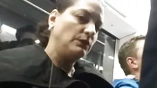Блонди мөнгөний төлөө секс хийхийг зөвшөөрөв