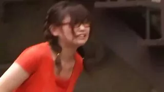 Залуу дэггүй охин зөөлөн sucks хойлог дээр камер