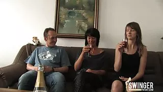 Pretty эмэгтэй нь хатуу тахиа байна