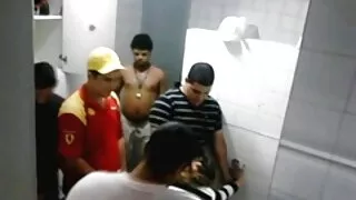 Элизагийн нүдний эмч ширээн дээр зөв өвчтөн өгсөн