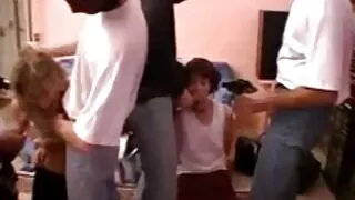 Залуу ятгаж түүний найз охин нь илжиг Зөндөө