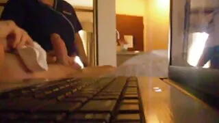 Японы caresses Үсэрхэг pussy нь vibrator болон дур