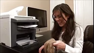 Тэвчихийн аргагүй хөрш fucks эмэгтэй Pussy нь чинжүү