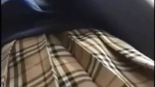 Охин хичээнгүйлэн masturbates бариул албан тушаалд