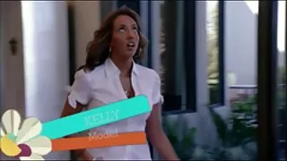 Тэр өмсдөг raunchy дотуур хувцас, өдөөн хатгасан олныг эрэгтэй зөндөө