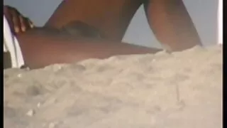 Шаргал дэгдээхэйн харуулж өөрийгөө үед хийц