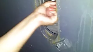 Өглөөнөөс хойш эрэгтэй нь орондоо нүцгэн хэвтдэг