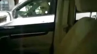 Дэлгүүрийн худалдагч охинд дүрэмт хувцастай мөнгө санал болгож, цагдаа нар секс хийхийг зөвшөөрчээ