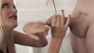 Үл мэдэгдэх хүн оролцож галзуугийн эмэгтэй оймс