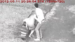Тэр найлзуурыг камер тэр fucks залуу охин ангархай