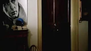 Тарган тахиа дээр хурдан үсэрч буй охин