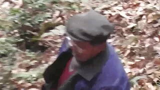 Сонирхол татахуйц дэгдээхэйн шаантаг найз залуу нь хойлог