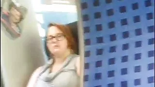 Дорно дахины гүнж том тахиа дээр өөрийгөө олсон