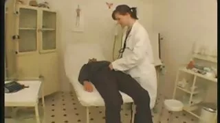 Vibrator охин нь цэцэрлэгт нь өөртөө татаж авдаг