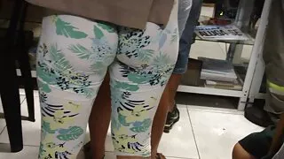 Хатуу нүдтэй охин гичий fucks халзан pussy