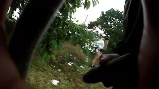 Агуйд баригдсан том хар тахиа
