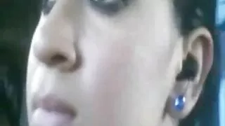 Хар үстэй араатан sucks horny cock